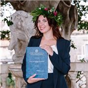 Laureata in Giurisprudenza, offre lezioni in diversi settori del diritto